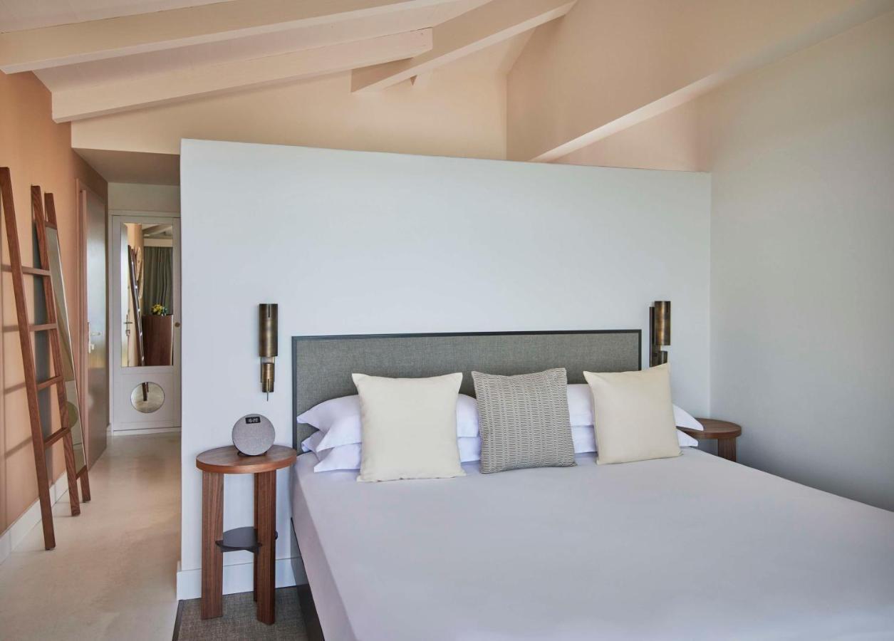 Baia Di Chia Resort Sardinia, Curio Collection By Hilton Buitenkant foto