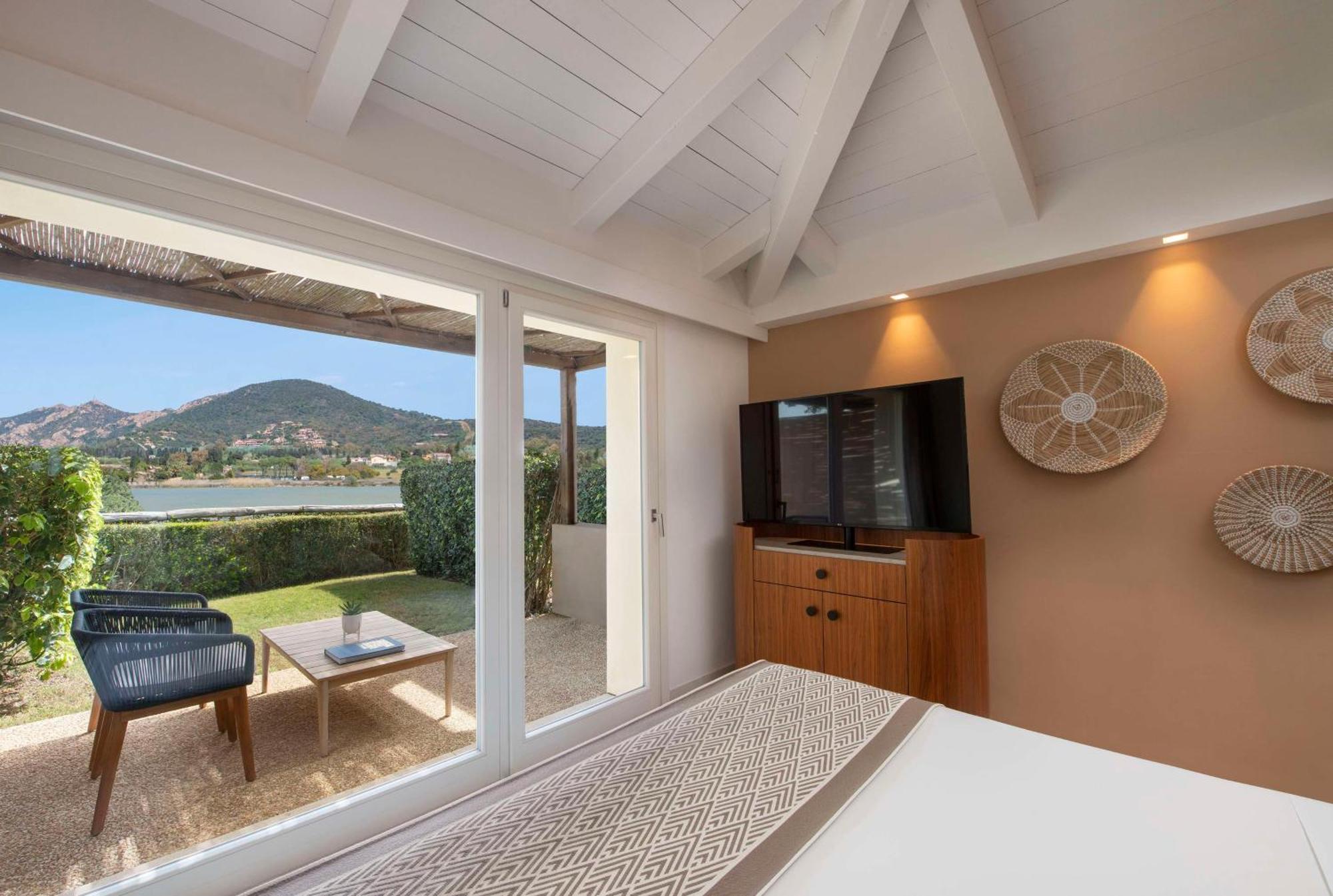 Baia Di Chia Resort Sardinia, Curio Collection By Hilton Buitenkant foto