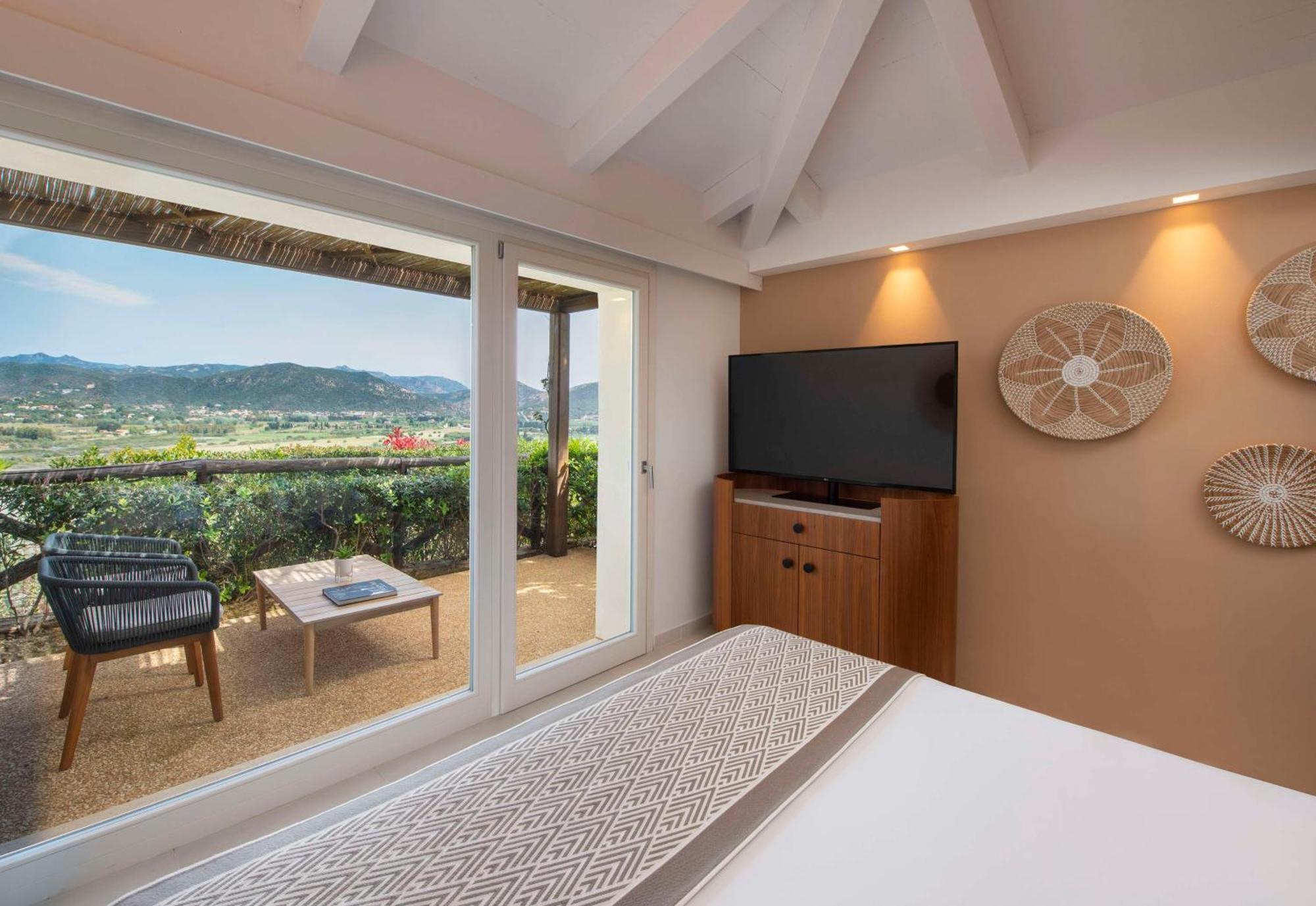 Baia Di Chia Resort Sardinia, Curio Collection By Hilton Buitenkant foto