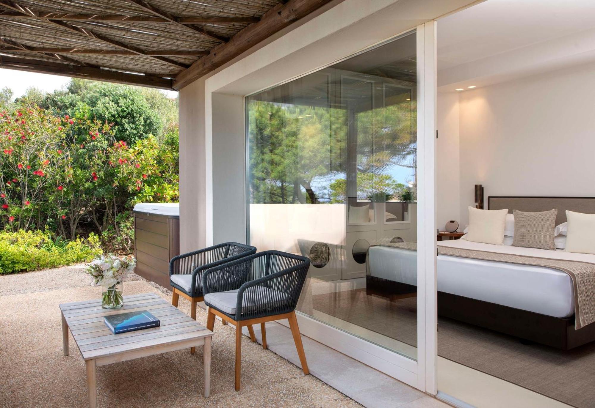 Baia Di Chia Resort Sardinia, Curio Collection By Hilton Buitenkant foto